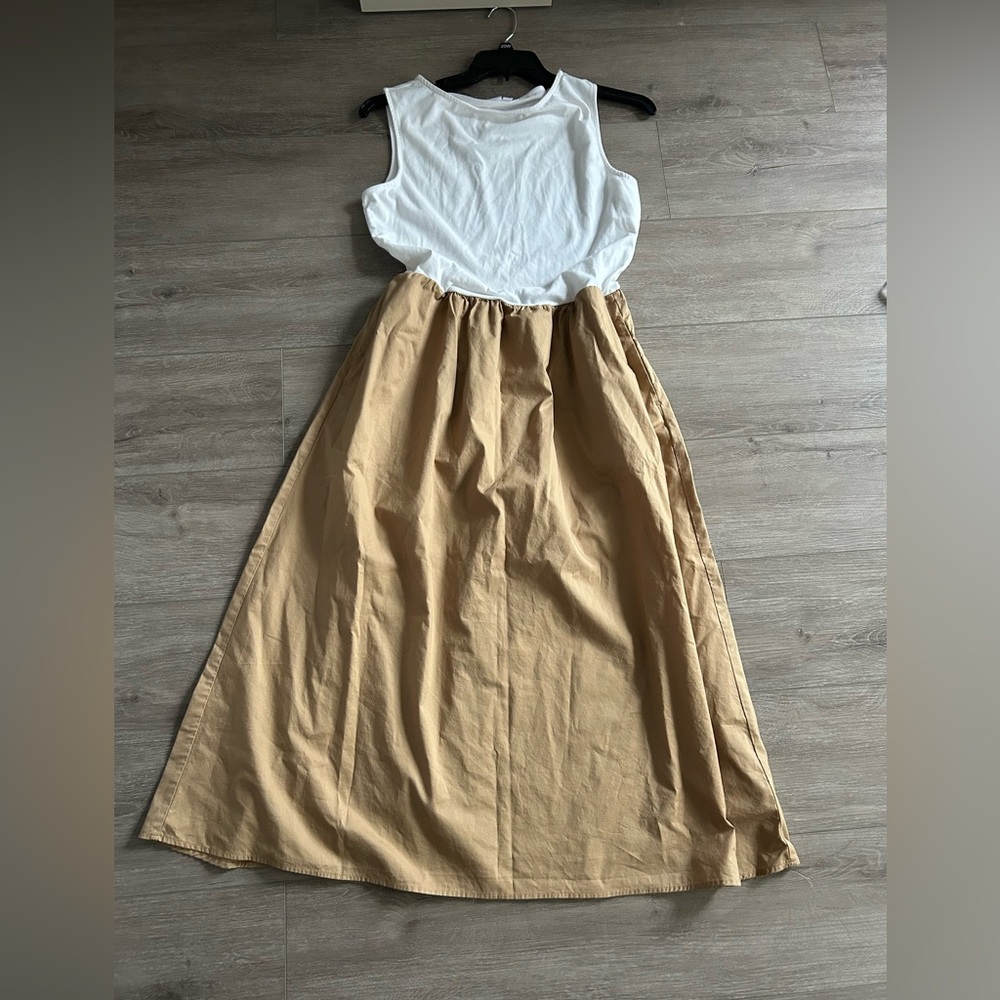 Gap Elegant White and Tan Sleeveless Dress With Pockets - Size Large